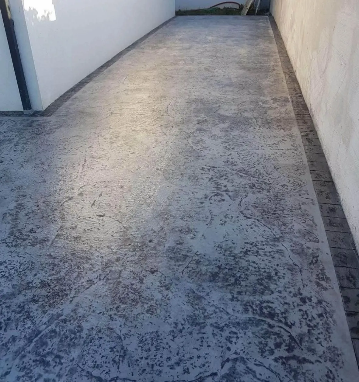 Terraza terminada en gris claro